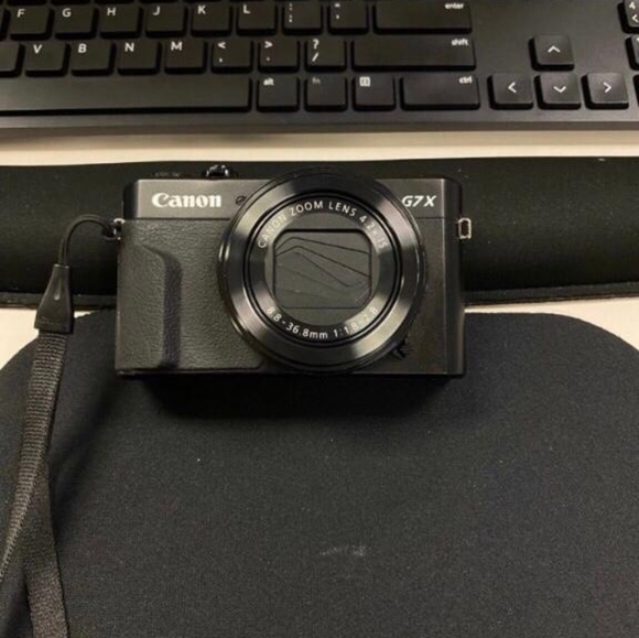 Canon G7X Mark II Digital Camera - Picture 6 of 9